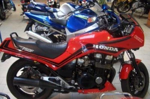HONDA CBX 750 RICAMBI MOTORE FORCELLA CARENE FARO STOP LEVE RADIATORE PEDANE 85 - Foto 1 di 1