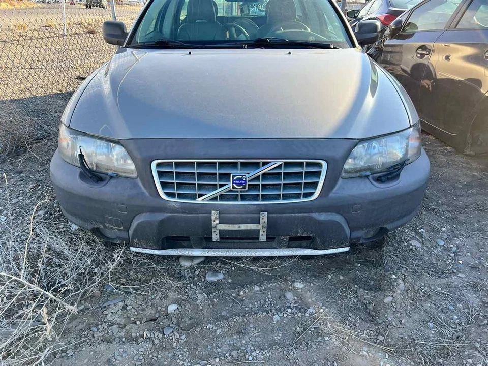 Conjunto de filtro de aire usado se adapta a: Volvo 70 SERIES SW 2001 con turbo exc. Modelo R B52 Foto 1 de 4