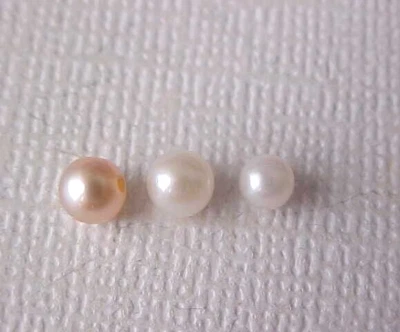 03 PIEZAS DE PERLAS SUELTAS GENUINAS MEDIO PERFORADAS AAA DE 3 MM - 4 MM Foto 1 de 2