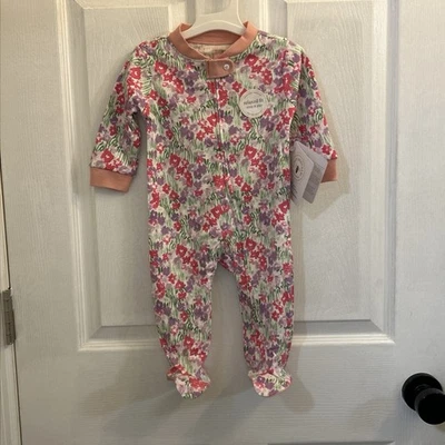 Pijama Burt’s Bees Baby Sleep & Play com pés estampa floral tamanho 3-6 meses novo com etiquetas - Imagem 1 de 4