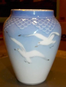 Bing Grondahl Seagulls Copenhagen Denmark Danbury Mint Vase 5” B & G 3310/681.1 - Picture 1 of 4