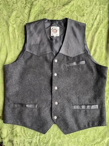 Grizzly Outfitters Mens Leather Vest Button Down Bl Size L - Picture 1 of 7