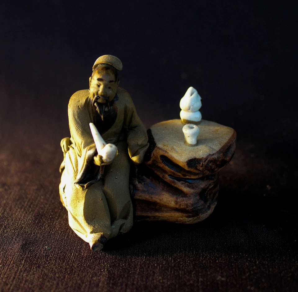 2.25"L x 2.25"H Fumar Hombre Sin Esmaltar por Mesa, Estatuilla Bonsai, Bonsai Mudmen Foto 1 de 1