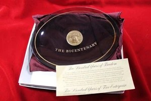UNITED STATES BICENTENNARY PLATE WITH ATTACHED COIN, BICENTENNIAL COIN MEDALLION - Picture 1 of 6