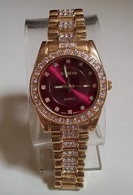 Reloj hip hop elegante de moda esfera roja acabado piedra oro para hombre Foto 1 de 4