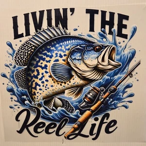 CAMISA DE BOLSILLO LIVIN' THE REEL LIFE CRAPPIE PESCA PEZ LUBINA PESCADOR #0062 - Imagen 1 de 4