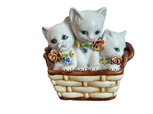 VINTAGE CERAMIC THREE KITTENS IN BASKET FLOWER COLLARS MADE IN ITALY BLUE EYES - Picture 1 of 13