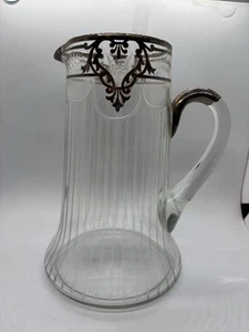 "Jarra de cóctel vintage de 9"" de cristal grabado con borde plateado y superpuesto" - Imagen 1 de 5