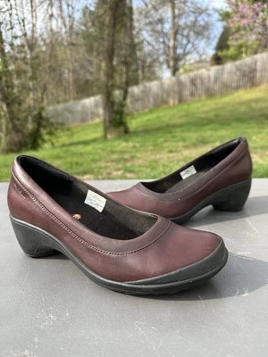 Merrell Women’s 7 Veranda Heels J69054 Burgundy Leather Slip-On Pump Tough - Image 1 of 4