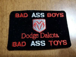 BAD ASS BOYS DODGE DAKOTA PATCH, ferro su tessuto, giocattoli camion SPEDIZIONE p3 - Foto 1 di 3