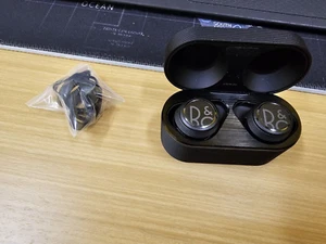 Bang & Olufsen Beoplay E8 Sport True Wireless In-Ear Bluetooth Earphones-Black - Picture 1 of 3