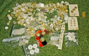 1 Lb. Vintage Button Collection Mostly White / Off White / Pearl (VG048) - Imagen 1 de 7