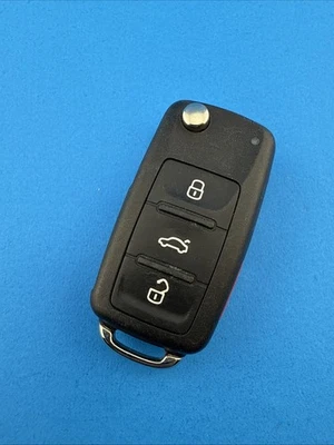 USED OEM Volkswagen Keyless Remote Fob 4-Button - 5K0837202AE - TESTED - Image 1 of 3