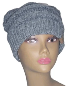 Neu mit Etikett C.C BeanieTail GRAU weich Stretch Zopfmuster unordentlich Dutt Pferdeschwanz Beanie Mütze - Bild 1 von 8