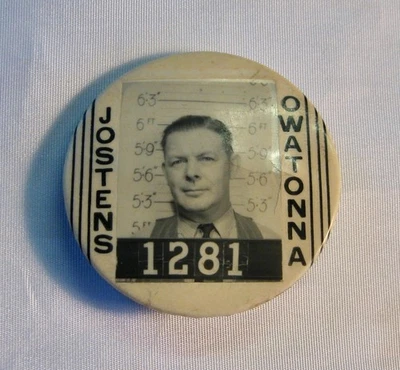 INSIGNIA DE EMPLEADO DE LA ERA DE LA 11 GUERRA MUNDIAL DE COLECCIÓN JOSTENS OWATONNA MINN MN JEWELRY CO Foto 1 de 2
