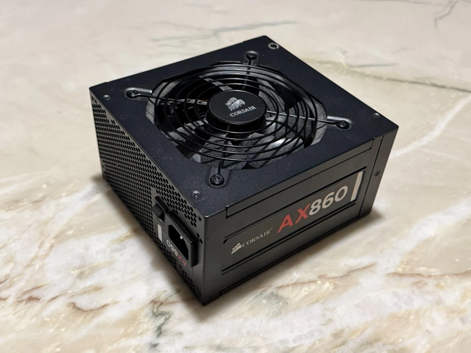 Fuente de alimentación totalmente modular Corsair AX860 860W 80+ Platinum - Excelente estado Foto 1 de 4