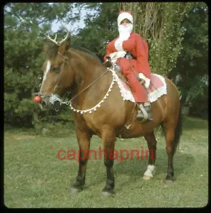 WEIHNACHTSMANN auf Rudolph dem PFERD mit der roten Nase Weihnachten Vintage 1960 Dia Foto - Bild 1 von 1
