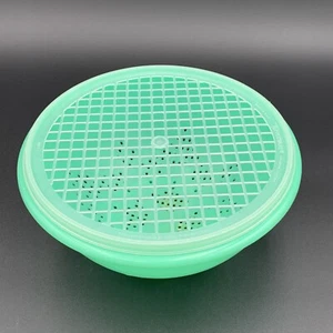 Vtg Tupperware Lettuce Strainer Colander Bowl Green with Grid Lid 339 516 USA - Picture 1 of 12