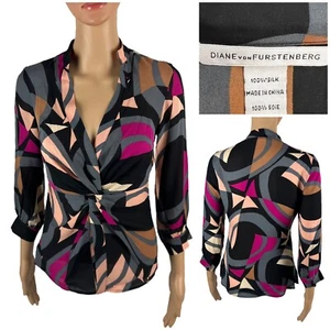 Diane von Furstenberg Damen 0 Top 100 % Seide Twist Front Geo Print Bluse gebraucht, in einwandfreiem Zustand - Bild 1 von 8