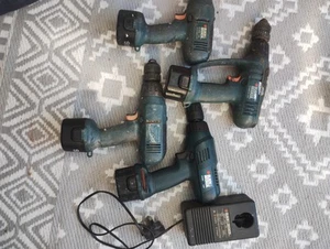 Black & Decker 9.6v Cordless Power Drill With Charger  4x drill and 4x batery  - Picture 1 of 9