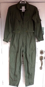 VINTAGE MILITARY COVERALLS FLYERS ARMY GREEN CWU-27/P SIZE 44 REGULAR - Picture 1 of 4