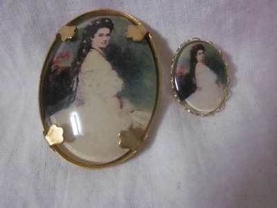 2 Victorian portrait of a lady porcelain oval shank buttons - Image 1 of 3
