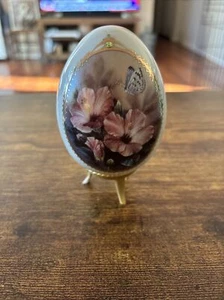 DANBURY MINT BUTTERFLY GARDEN Pedestal Egg Lena Liu’s HIBISCUS & NORTHERN BLUE - Picture 1 of 5