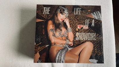 Taylor Swift - The Life of a Showgirl It‘s Beautiful Delux - Bild 1 von 2