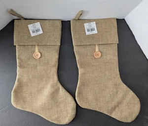 NUOVO senza etichetta set di 2 calze natalizie Hobby Lobby 19" beige con pulsante marrone - Foto 1 di 5