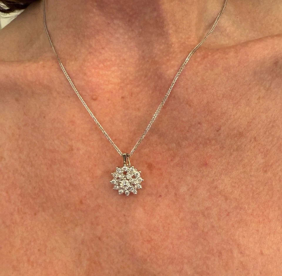 0,56 ct. Pingente aglomerado de diamante TW ouro branco 14K com corrente de ouro branco 18K 18” - Imagem 1 de 4