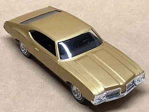 VTG NUGGET GOLD JOHAN 1970 OLDSMOBILE 442 DEALER PROMO MODEL CAR GENERAL MOTORS - Picture 1 of 11