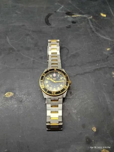 Orologio Victorinox Swiss Army solo per ricambi o riparazioni - Foto 1 di 11