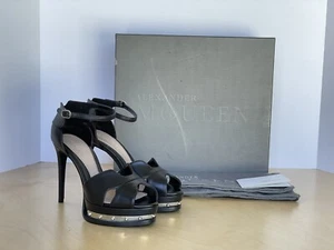 Alexander McQueen Leather Platform Pumps 35 $1900 - Picture 1 of 10