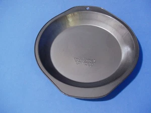 EKCO BAKERS SECRET PIE PAN ROUND 9” x 1 1/4" VINTAGE MADE IN USA M310 NON-STICK - Picture 1 of 3