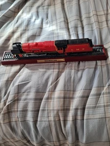 Tren modelo Duquesa de Sutherland 6233 LMS sobre zócalo de madera montaje en vía L11,5"  - Imagen 1 de 6