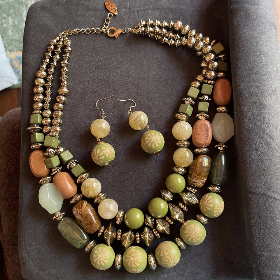 Pendientes collar de cuentas verdes marca Eocar multihilo cobre, Demi Parure Foto 1 de 4