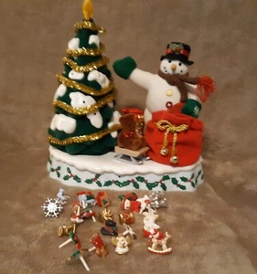 Vintage Avon Musical Interactive Christmas Advent Countdown snowman & tree - Picture 1 of 3