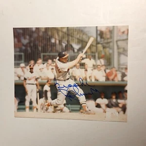 BROOKS ROBINSON HAND SIGNED AUTOGRAPHED 8x10 PHOTO BALTIMORE ORIOLES LEGEND - Picture 1 of 2