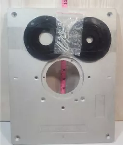 UNIVERSAL ALUMINIUM ROUTER-EINSATZ PASST ZU DEN MEISTEN GÄNGIGEN ROUTER - Bild 1 von 4