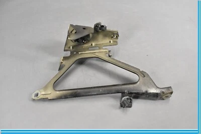 09-15 BMW 750i 750Li Soporte de montaje de guardabarros delantero derecho del lado del pasajero OEM Foto 1 de 4