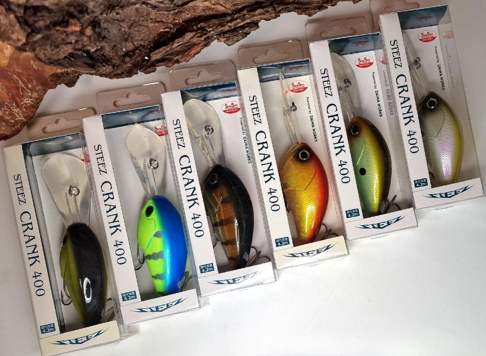 Daiwa Steez Crank 400F DR Deep Runner 7cm 25,6g 7 Farben Floating Hecht SALE - Bild 1 von 1