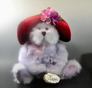WISHPETS Orso alla lavanda con cappello rosso e bambino, come nuovo/nuovo - Foto 1 di 5