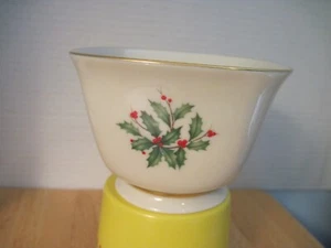 Lenox Vintage Holiday Dimension Candy Nut Bowl Holly Berry 24K Gold Christmas - Picture 1 of 3