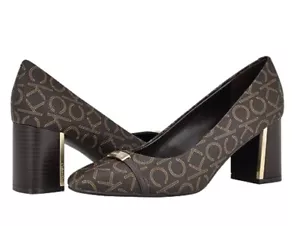 Calvin Klein Donna Unesta Pump - Marrone con Logo. Taglia: 9 M US. Nuovissimo di zecca - Foto 1 di 8