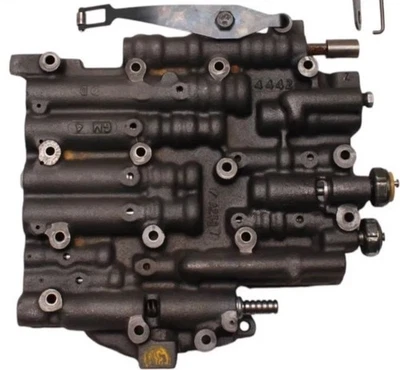 700R4 4L60 CUERPO VÁLVULA TRANSMISIÓN, 3 INTERRUPTORES, TIPO AUXILIAR SE ADAPTA 1987-1992 Foto 1 de 2
