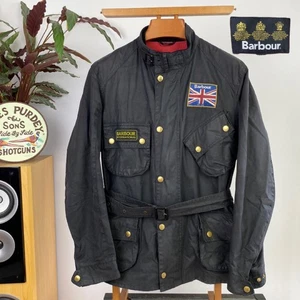 Chaqueta de cera Union Jack BARBOUR INTERNATIONAL talla (L) bandera del Reino Unido motociclista con cinturón en muy buena condición - Imagen 1 de 19