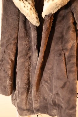 Dennis by Dennis Basso 金色中号女式人造毛皮大衣 — 第 1/3 张图片