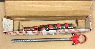 REED 72-1 Removable Drop In Head Hand Pipe Threader Ratchet Set w/ Dies - Image 1 of 4