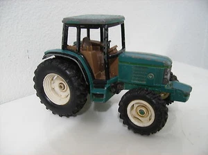 VINTAGE "ERTL" GREEN FARM TRACTOR..DIE-CAST.... - Picture 1 of 7