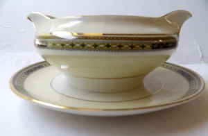 H&C Heinrich & Co Selb Gravy Boat with Attached Plate Bavaria Germany - Picture 1 of 4